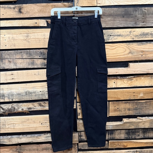 Aritzia Wilfred Free Black Ultra High Rise
Modern Cargo Jeans Size 2 - Picture 5 of 12